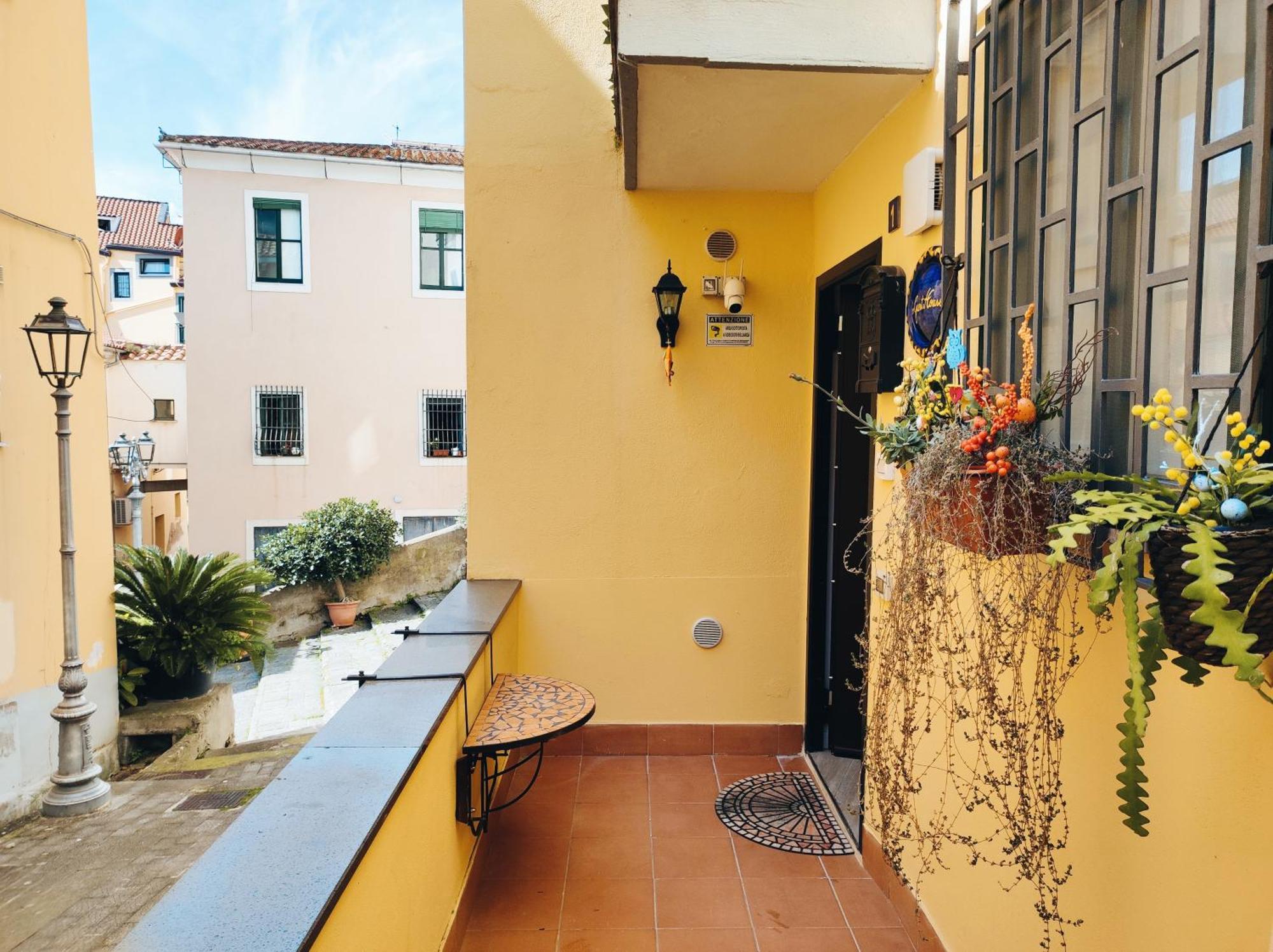 サレルノSmart House Ingresso Indipendente- Amalfi Coastアパートメント エクステリア 写真